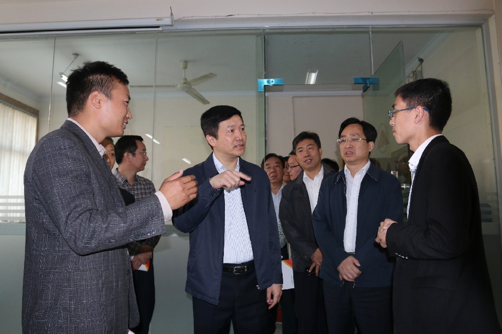 公司立足于市场，服务于客户，以全面服务食品企业为战略指引